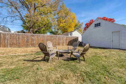 Exterior - 2107 E Avenue NE, Cedar Rapids, IA 52402 photo 2 of 6