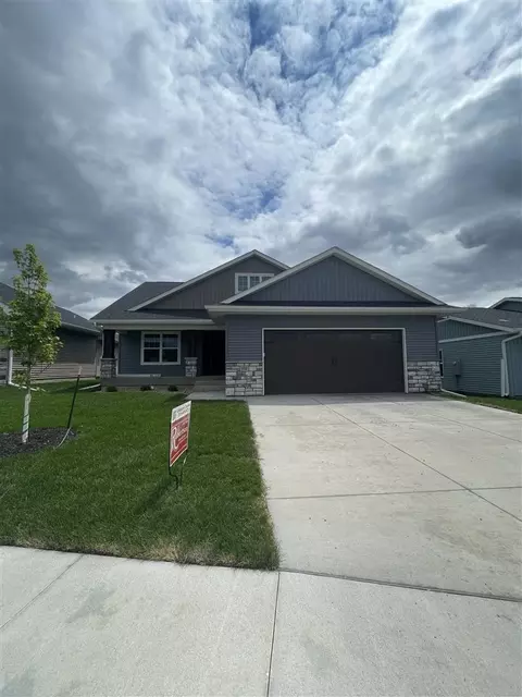 178 Huntington Dr, Iowa City, IA 52245