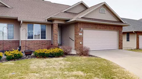 125 E Tartan Dr, North Liberty, IA 52317