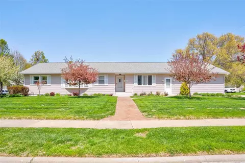202 Mccreedy Dr, Washington, IA 52353