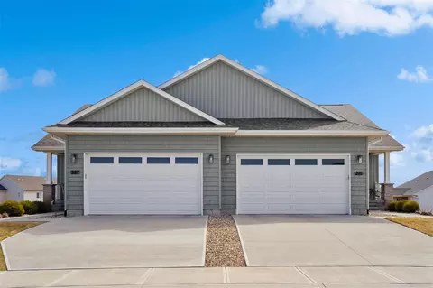 207 Ridgeway Dr, Tiffin, IA 52340