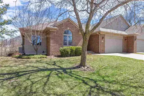 105 Birkdale Ct, Iowa City, IA 52246