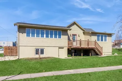 130 W Main St, Oxford, IA 52322