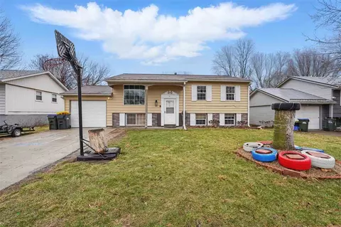 60 Regal Ln, Iowa City, IA 52240
