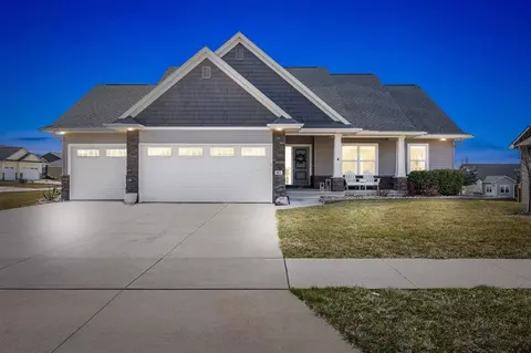 811 Shelby Dr, Tiffin, IA 52340