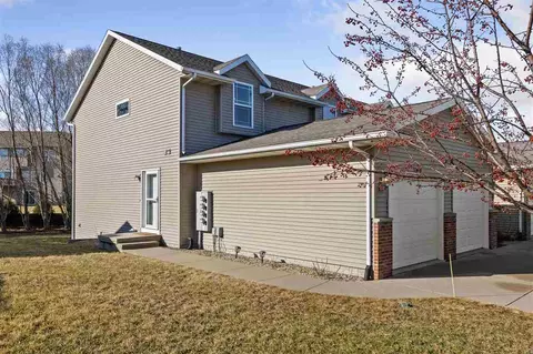 3399 Prairie Bend Cir, Marion, IA 52302