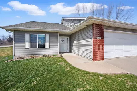2202 E Grantview Dr, Coralville, IA 52241