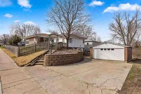 701 9th Ave, Coralville, IA 52241