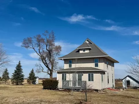 20464 155th St, Columbus Junction, IA 52738
