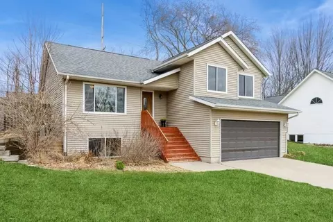 2137 Chad Dr, Coralville, IA 52241