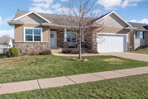 850 Oak Park Cir, Marion, IA 52302