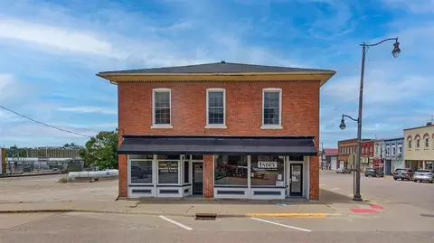 219 N Calhoun St, West Liberty, IA 52776
