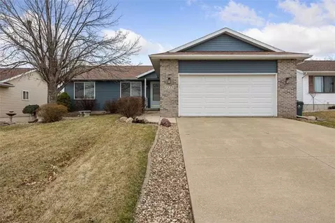 1127 Wolf Dr, Cedar Rapids, IA 52405