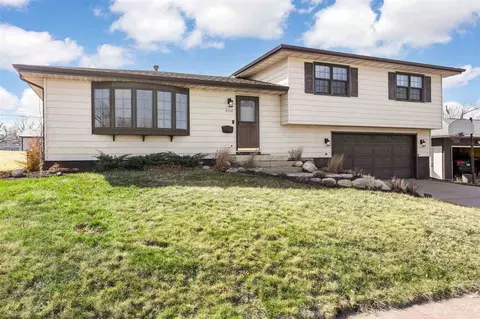 2710 Southland St SW, Cedar Rapids, IA 52404