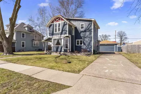 724 E 2nd St, Washington, IA 52353