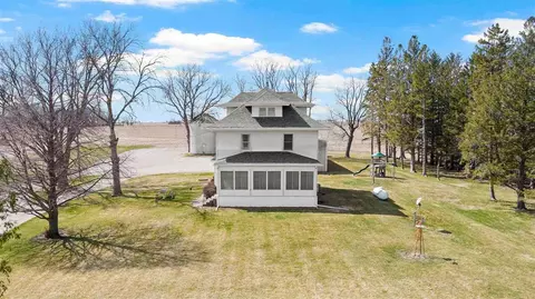 4581 Johnson Cedar Rd SE, West Liberty, IA 52776