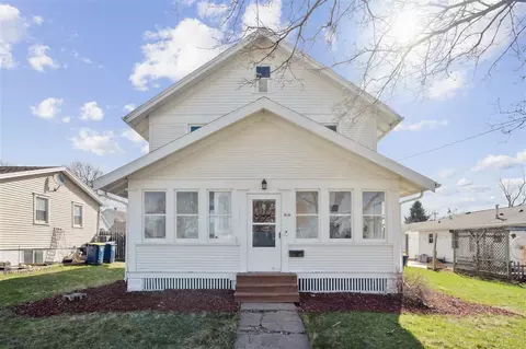 910 S 8th Ave, Vinton, IA 52349
