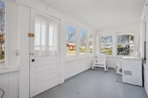 910 S 8th Ave, Vinton, IA 52349 photo 3