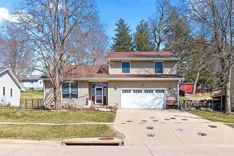 123 Scott Dr, West Branch, IA 52358