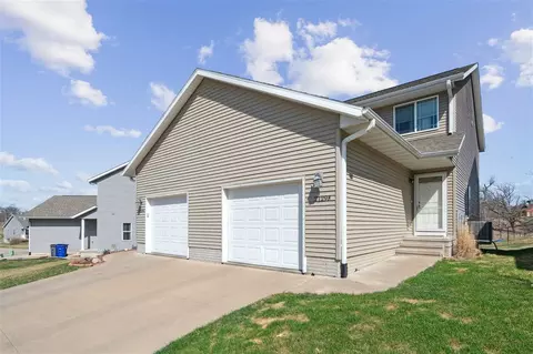 2129 Sugar Creek Dr NW, Cedar Rapids, IA 52405