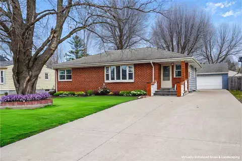 513 10th Ave, Coralville, IA 52241