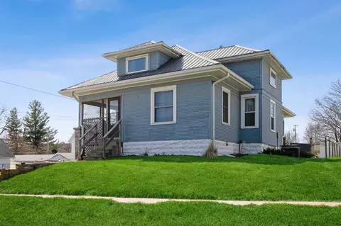 302 Franklin St, Williamsburg, IA 52361