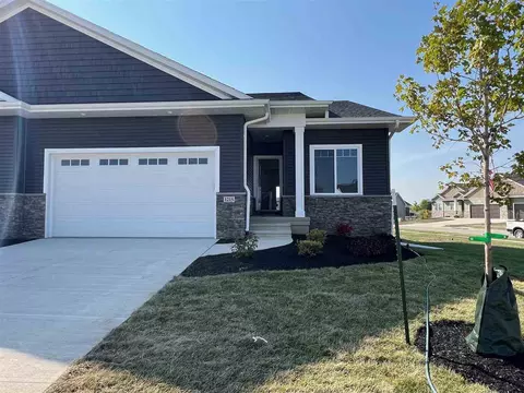 1215 Berkshire Ln, North Liberty, IA 52317