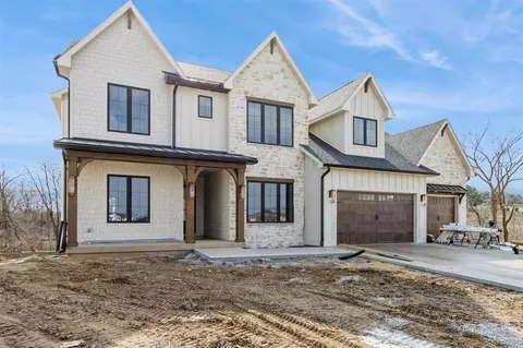 401 Macbride Trl, Solon, IA 52333