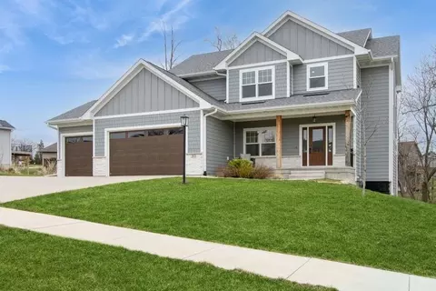 2933 Pine Hill Trce, Coralville, IA 52241