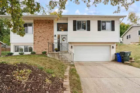 2529 M Ave NW, Cedar Rapids, IA 52405