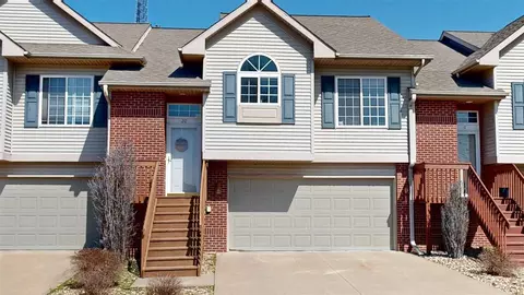 20 Deboer Ln, North Liberty, IA 52317