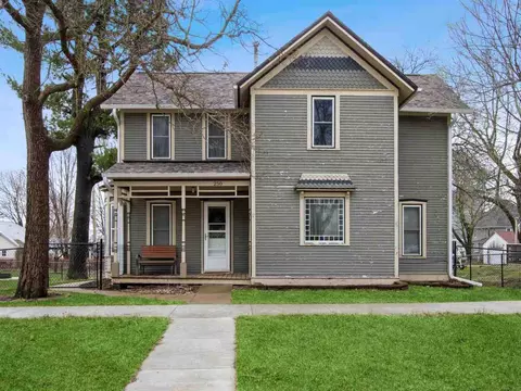 250 3rd St E, Riverside, IA 52327