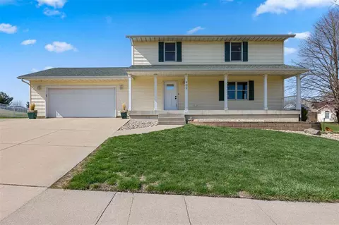 402 Goldfinch Cir, Tiffin, IA 52340