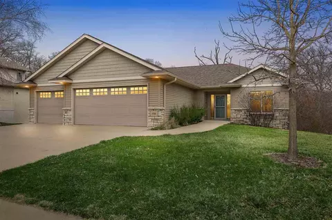 1910 Silver Maple Trl, North Liberty, IA 52317