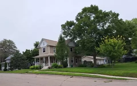 824 S 2nd Ave, Washington, IA 52353