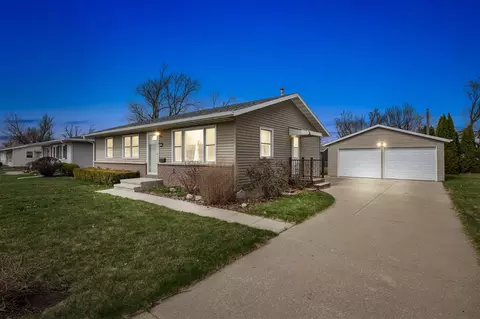 1560 Mcgowan Blvd, Marion, IA 52302