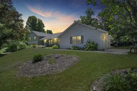 1802 NE Mehaffey Bridge Rd NE, Solon, IA 52333
