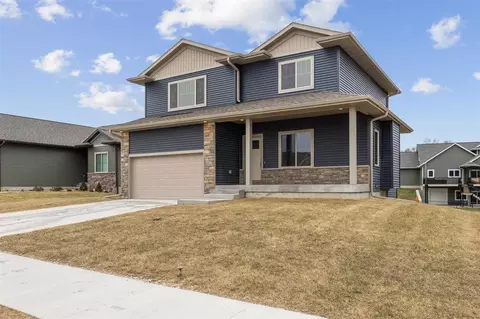 807 Old Mill Ln, Solon, IA 52333