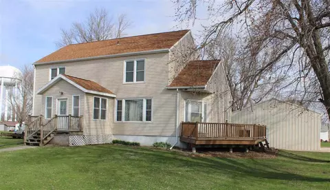 697 E Adams St, Marengo, IA 52301