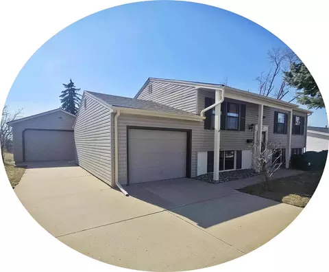 327 NE Hampden, Cedar Rapids, IA 52402