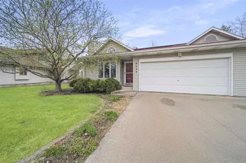 2022 Little Creek Ln, Iowa City, IA 52246