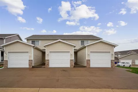 13 Alydar Dr, North Liberty, IA 52317