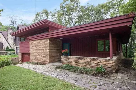 1621 Ridge Rd, Iowa City, IA 52245