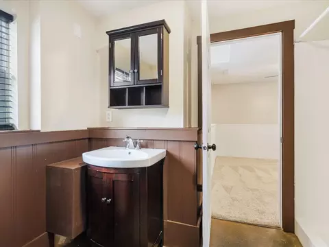 Bath - 1635 Ranmar Dr, Ely, IA 52227 photo 5 of 5