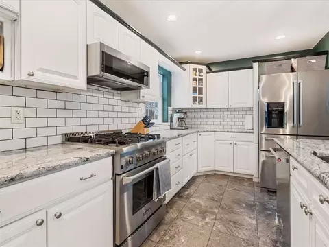 Kitchen - 1635 Ranmar Dr, Ely, IA 52227 photo 3 of 9