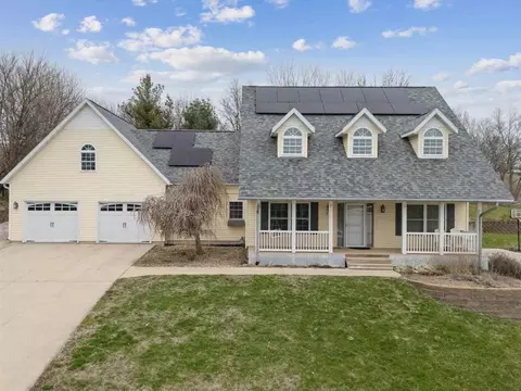 Exterior - 1635 Ranmar Dr, Ely, IA 52227 photo 2 of 6