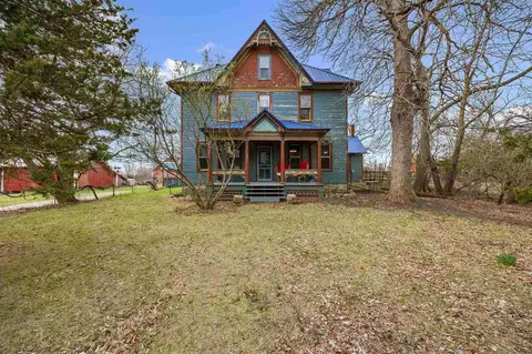 3009 Hoosier Creek Rd NE, Cedar Rapids, IA 52404