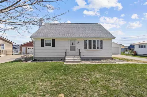 2441 Newport Dr SW, Cedar Rapids, IA 52404