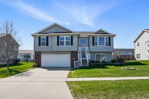 215 Cattail Ln, North Liberty, IA 52317