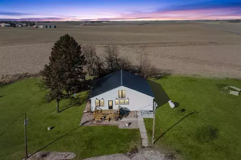 5580 11th Ave, Dysart, IA 52224